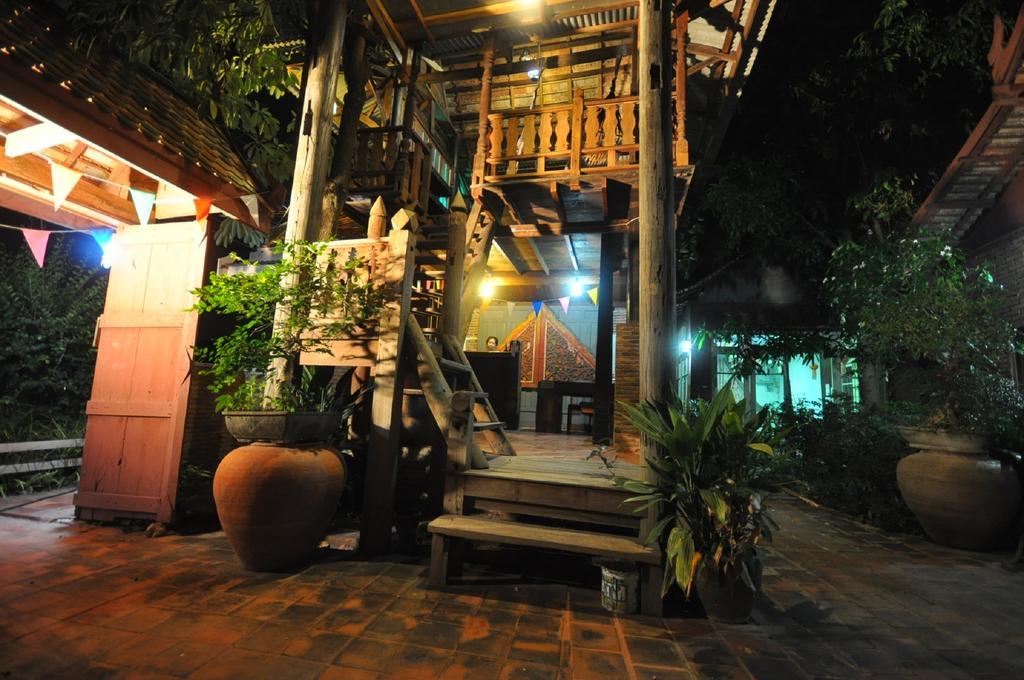 Ayutthaya Bouchic Hostel Εξωτερικό φωτογραφία