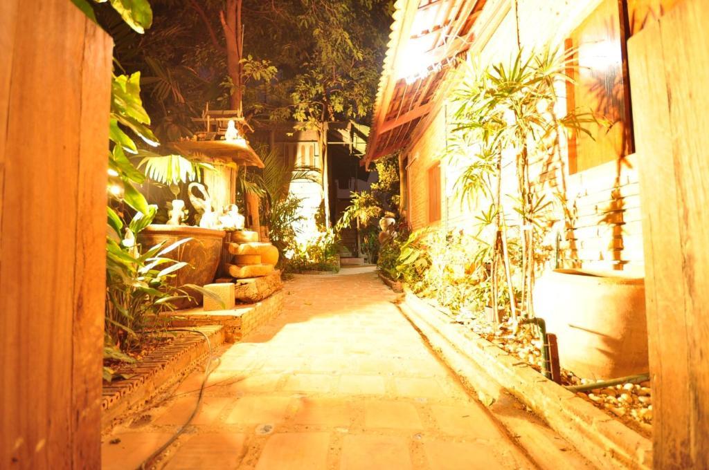 Ayutthaya Bouchic Hostel Εξωτερικό φωτογραφία