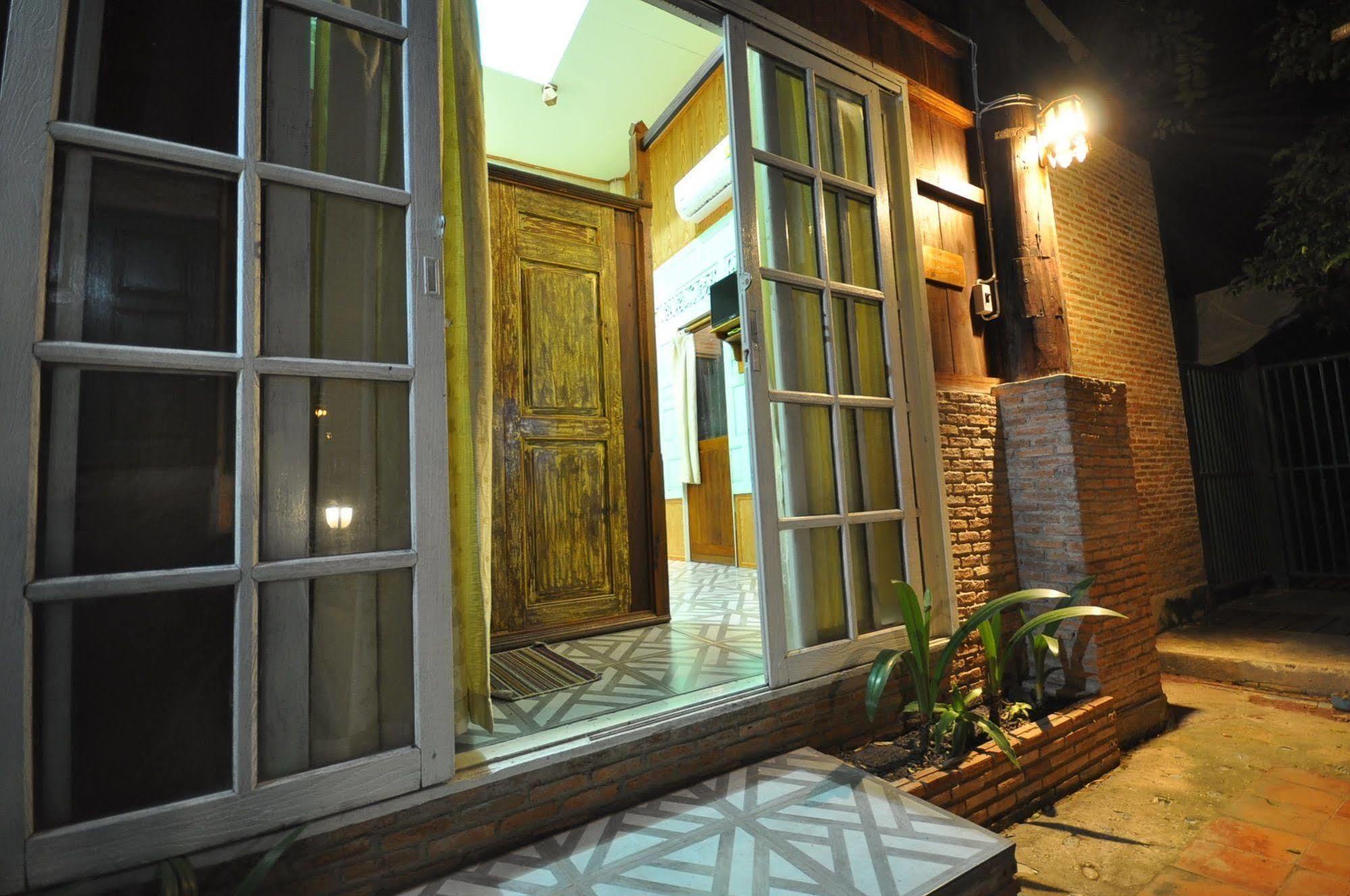 Ayutthaya Bouchic Hostel Εξωτερικό φωτογραφία