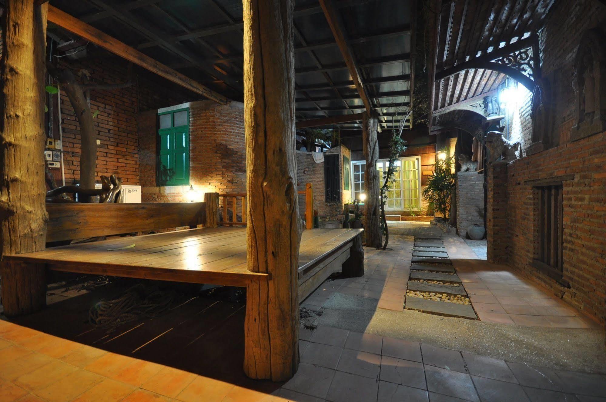 Ayutthaya Bouchic Hostel Εξωτερικό φωτογραφία